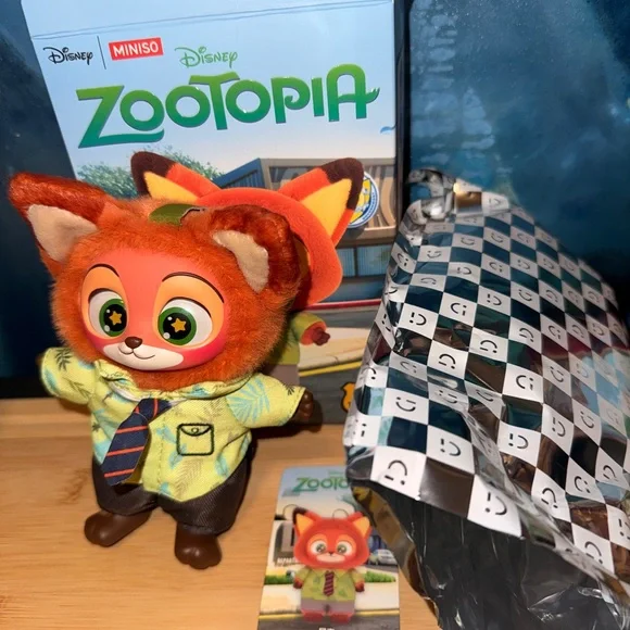 Disney x Miniso Zootopia Nick Wilde Plush - Orange Fox - Picture 1 of 2